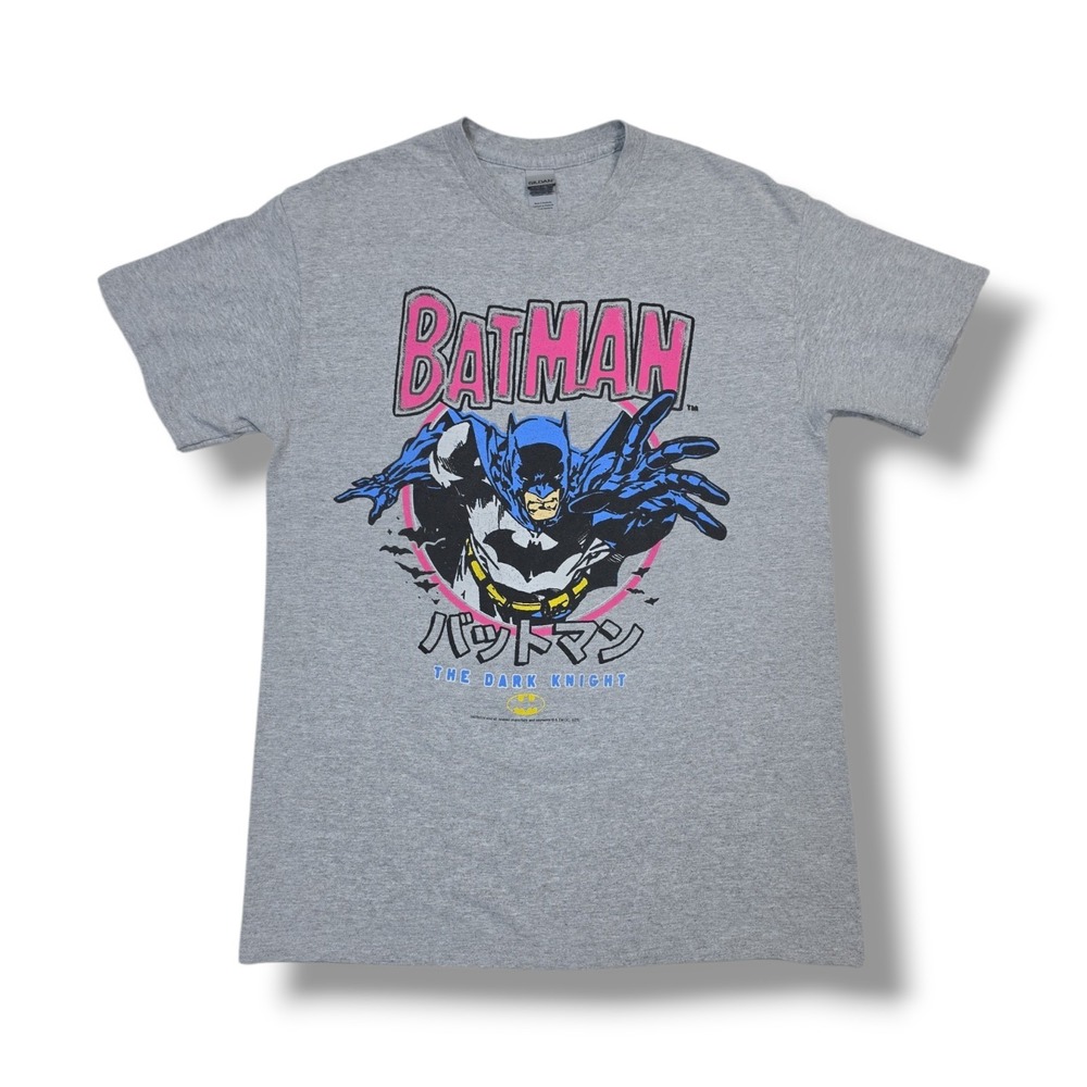 Batman The Dark Knight Japanese Text Pastel Logo Gray Gildan T-Shirt Men's M